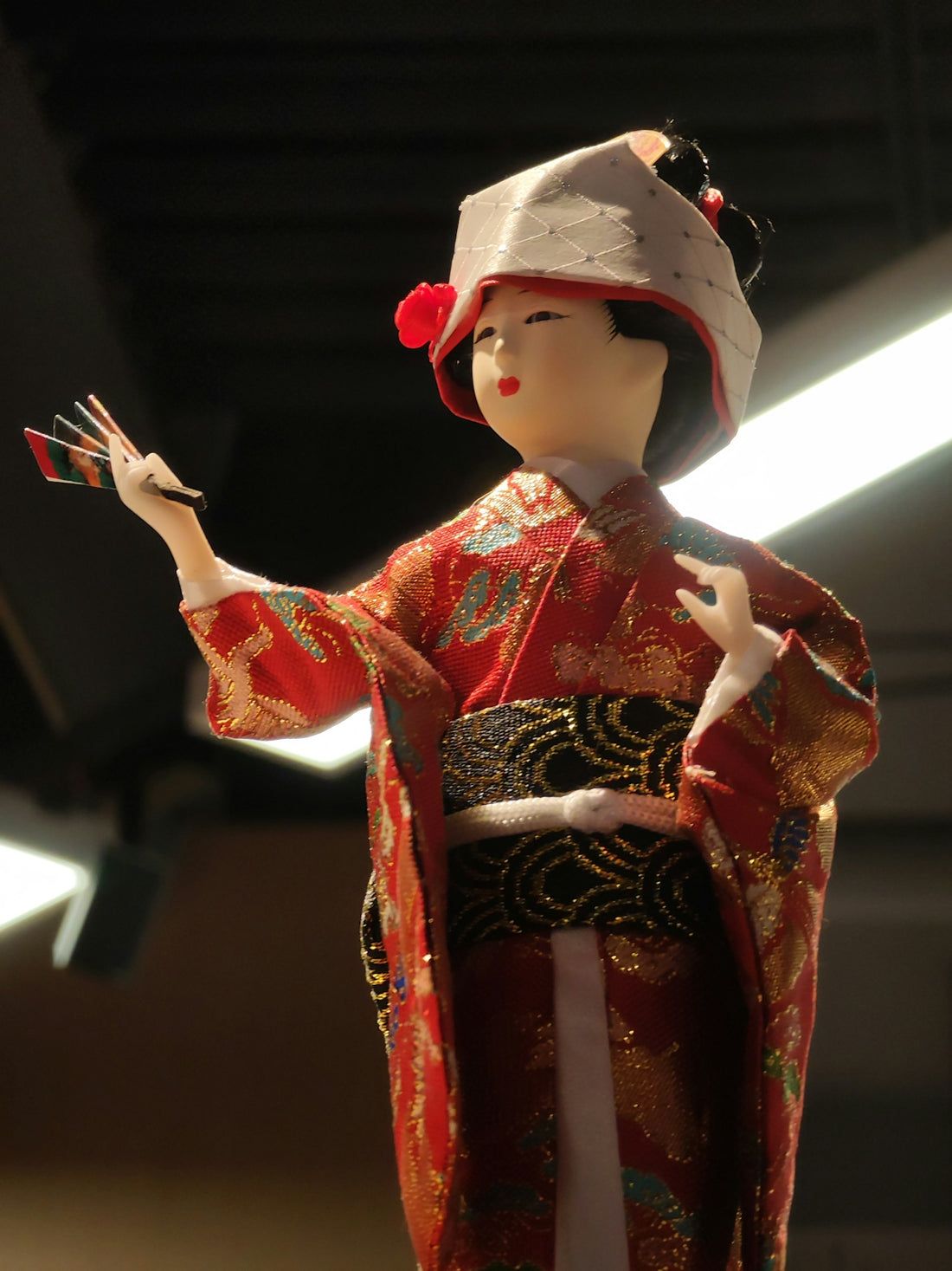a figurine of a woman dressed in a kimono