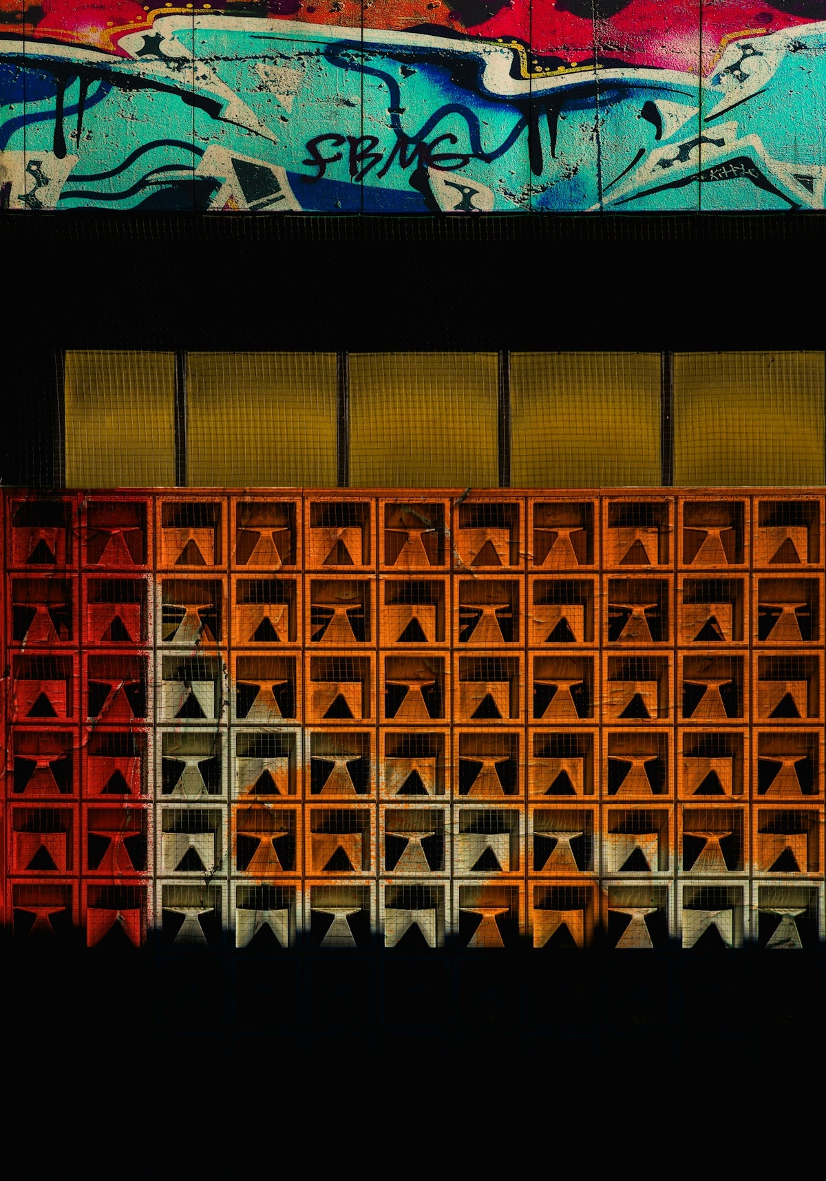 A wall that has some graffiti on it