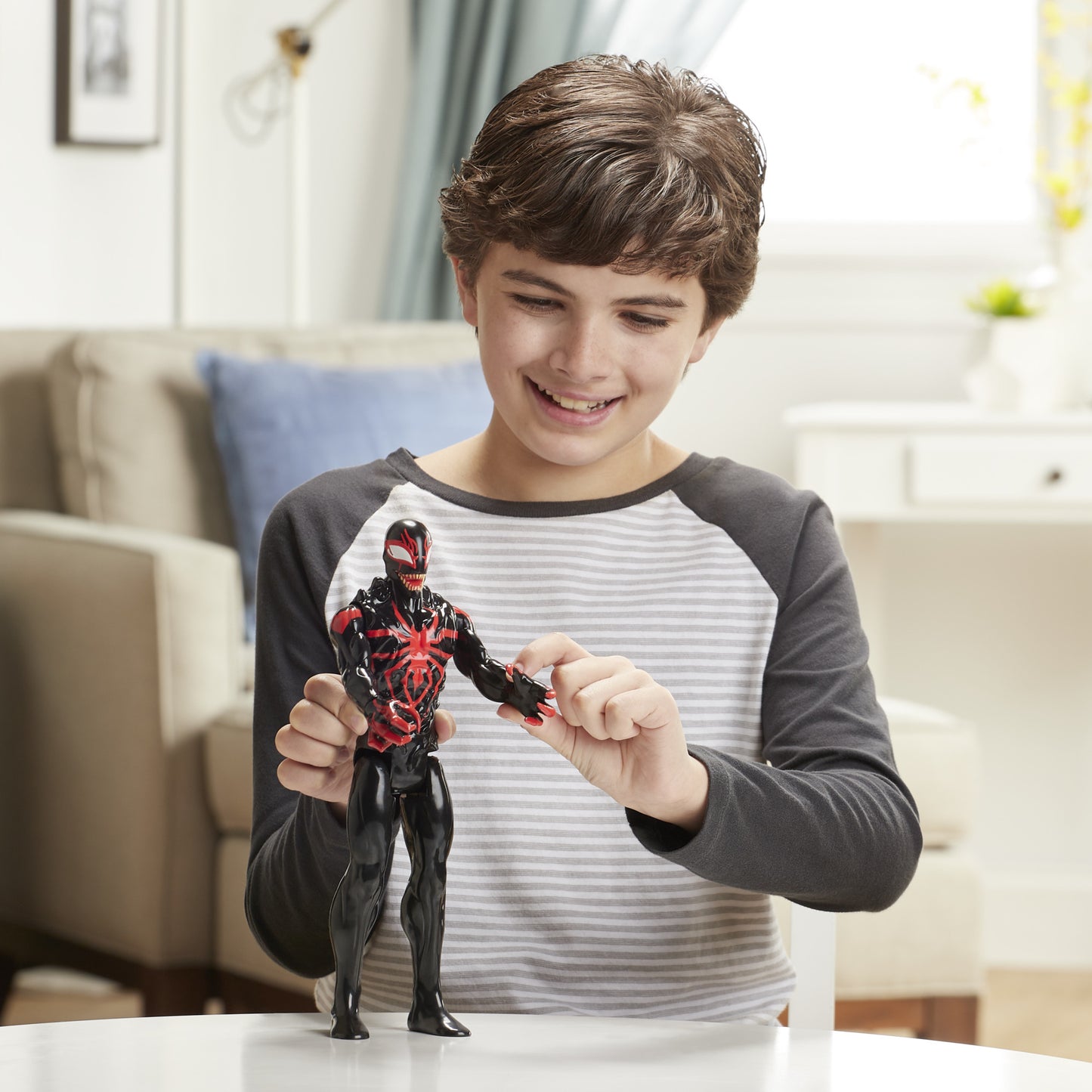 Marvel Spiderman Maximum Venom Miles Morales Titan Figur 30cm
