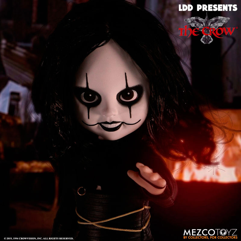 Size: 25cm. It has 5 points of articulation. Dress with black shirt