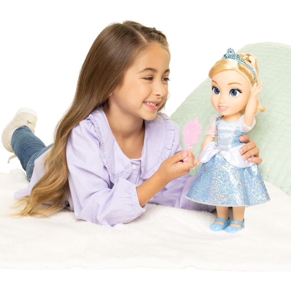 Disney Cinderella - Cinderella docka 38 cm med tillbehör