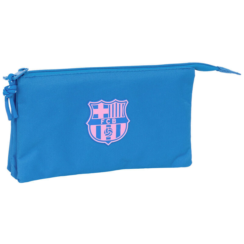 Size: 22x3x12cm. With 3 separate compartments with zip. Central inner pocket with zip.