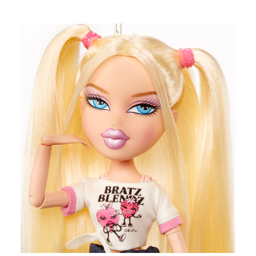 Bratz Stylin Cloe Docka + T-shirt